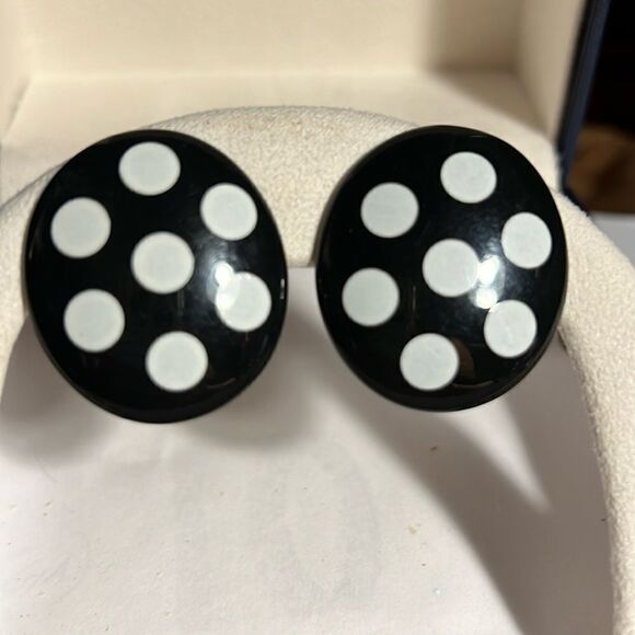 Black & white polka dot pierced earrings. - Picture 1 of 4